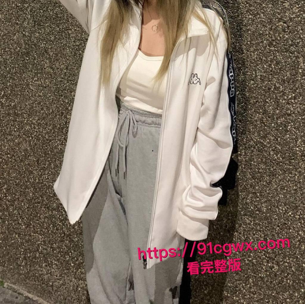 浙江金华女大郑丝婕反差婊实锤！平时清纯学妹私下爱当母狗舔大鸡巴，后入爆操骚穴喷水还爱语音厅聊骚勾男人！-10