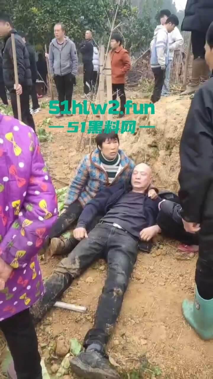 湖南衡阳李花村和添枝村互殴，数名外姓移门村民被打晕倒地不起，现场实拍流出。-5
