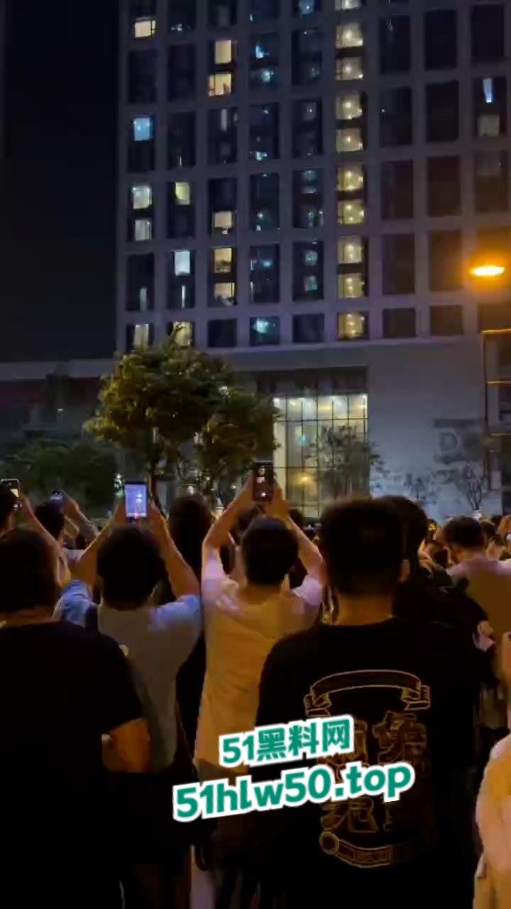 广州萤火虫漫展是好文明【荞麦甜甜茶】D座江边不拉窗帘激战，上万人围观拍照完整视频流出！