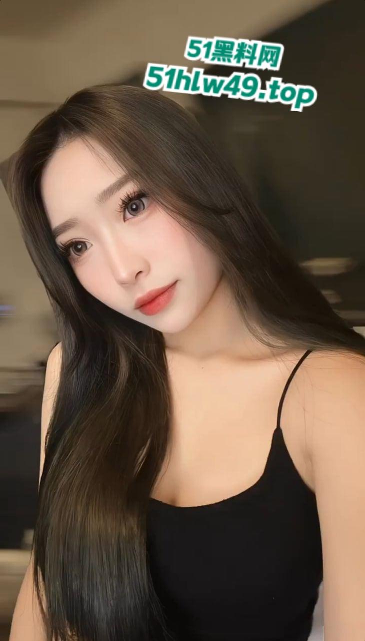 抖音知名性感母狗【滨海徐记面馆老板娘】粉鲍肥臀身材一流，晚上喜欢会讨好榜一大哥的鸡巴。