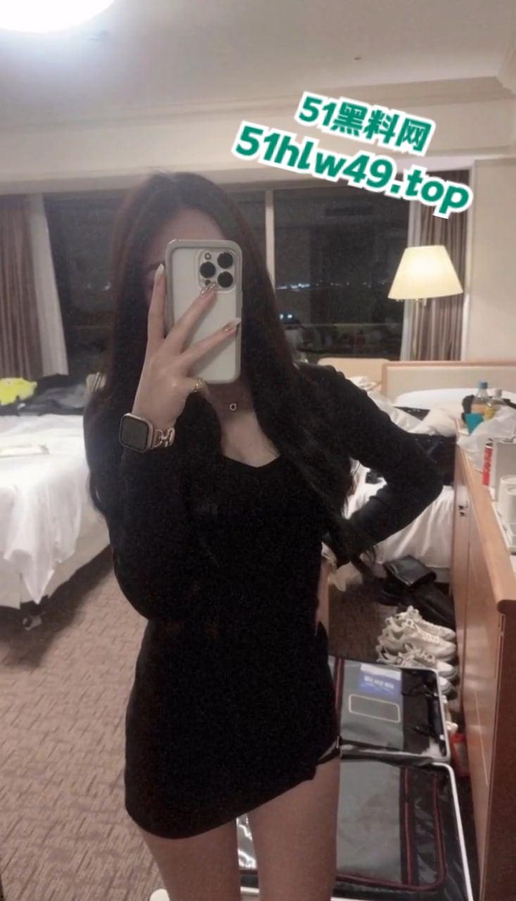 抖音知名性感母狗【滨海徐记面馆老板娘】粉鲍肥臀身材一流，晚上喜欢会讨好榜一大哥的鸡巴。-6