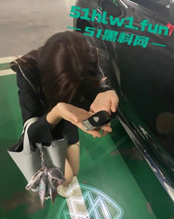 校花女神在外网竟然是福利姬，推特牛奶可可被调教得很到位的高校反差婊现在正是出圈。