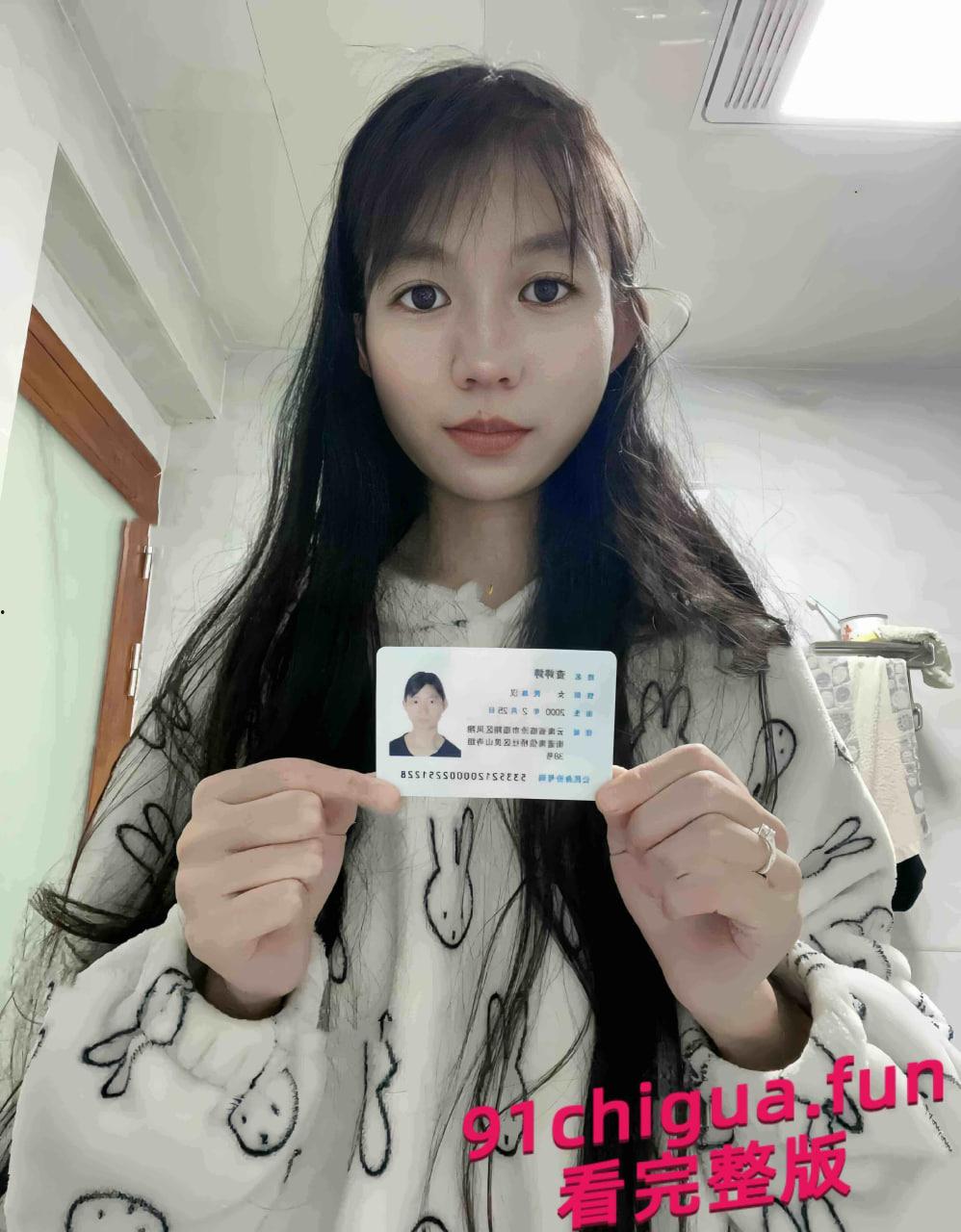 学生妹保山技校02年查婷婷为4000元裸贷私照和视频露出，粉嫩鲍鱼直怼镜头!! 果然还是年轻好，又嫩又粉！！