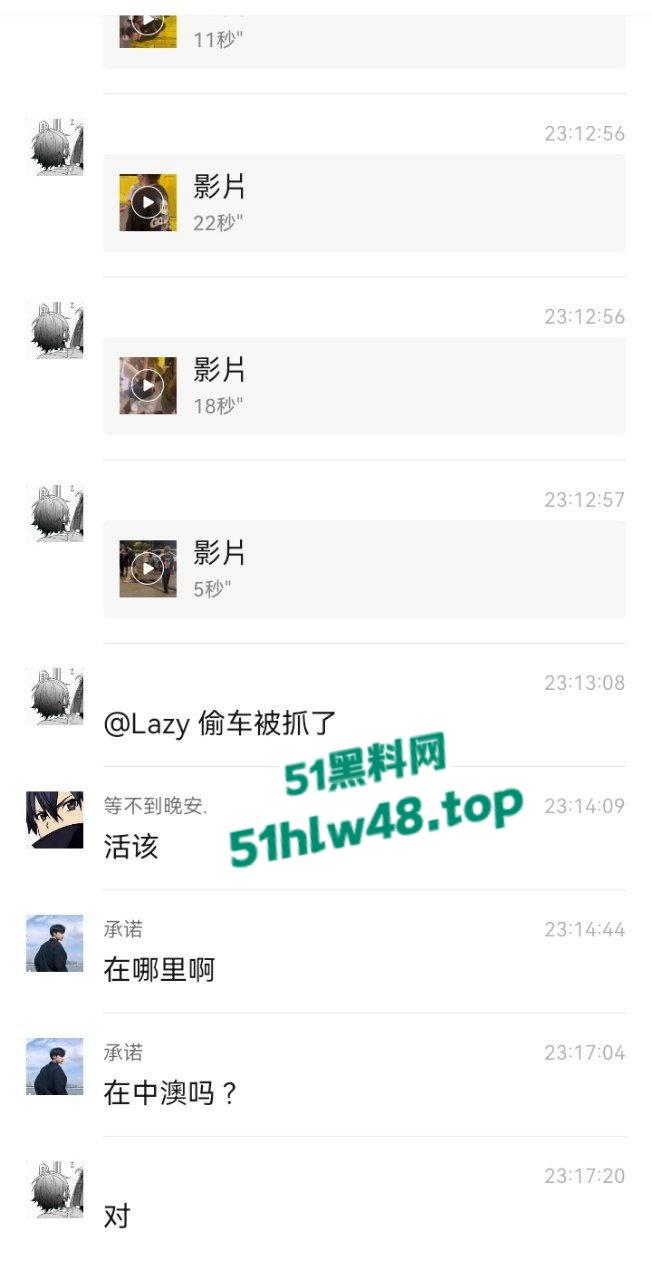 无业小哥偷车当场被抓，惨遭无影脚狂踹被逼互扇耳光，场面炸裂又酸爽。