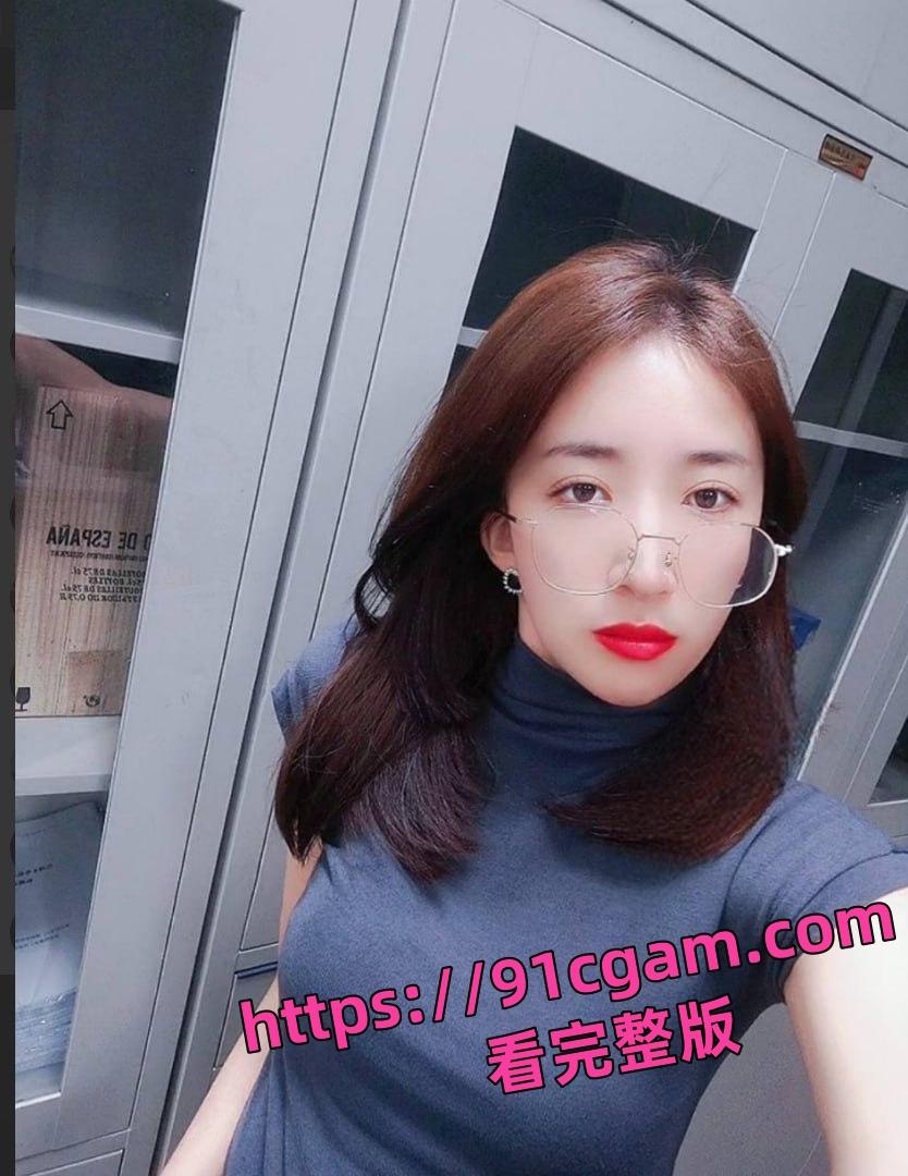 齐齐哈尔骚鸡刘文琪！舔狗半年为她花了10万+ 却被发朋友卡！还给舔狗戴绿帽！