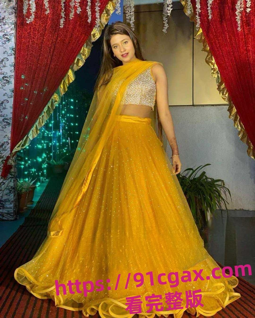 印度高颜值女神Anjali早期下海视频被扒光，你心中的女神别人的母狗！