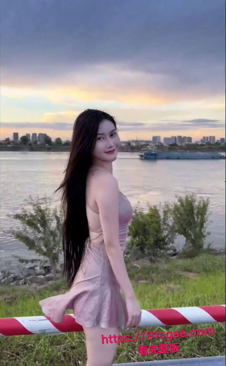 20岁顶级外围 晴晴 黑丝JK渔网全套情趣 影院全裸骑操 KTV吞精打桩 骚到极致的性爱视频合集流出！