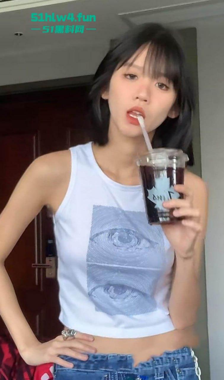 抖音纯欲天花板1800万网红【井川里予】现在已改名【痱子哭哭】不雅视频事件！纯欲天花板沦为擦边天花板 。-2