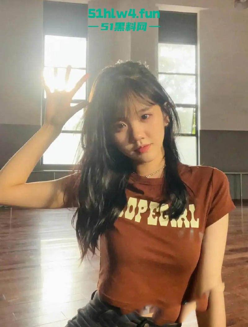 抖音纯欲天花板1800万网红【井川里予】现在已改名【痱子哭哭】不雅视频事件！纯欲天花板沦为擦边天花板 。-3