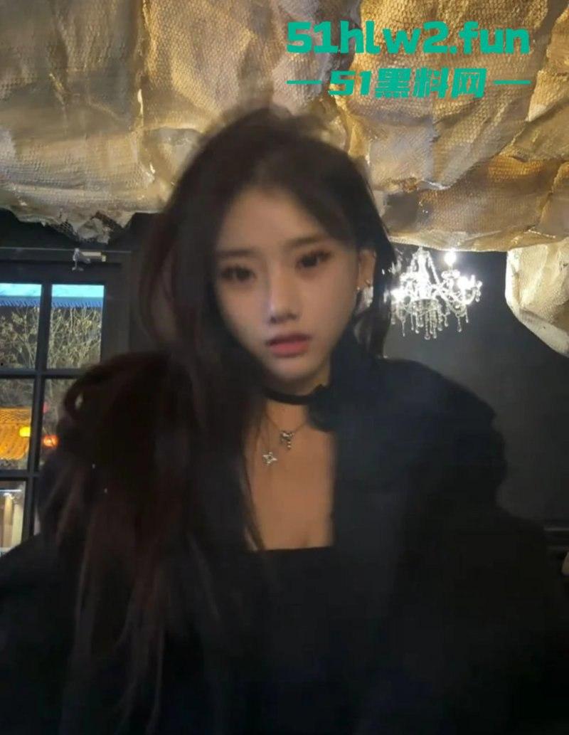 抖音擦边网红【奈斯】表面高冷女神背地淫荡母狗，为了赢pk要礼物被榜一大哥操一下午。