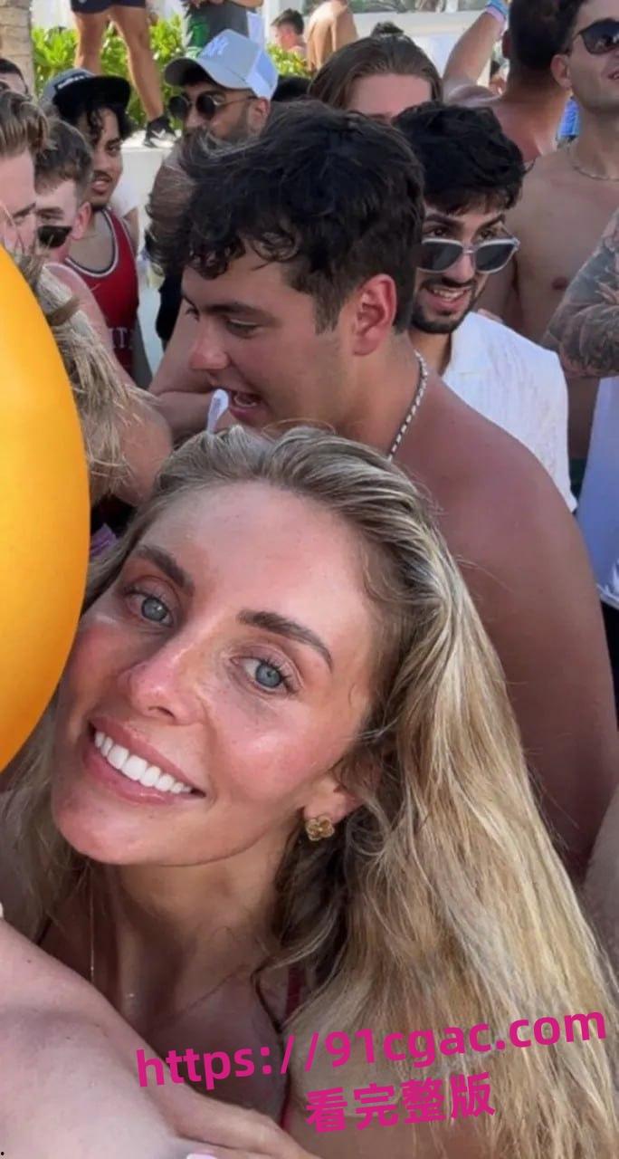 英国千人斩女星 邦妮·布鲁 最新挑战来袭 浴缸里倒满精液直播沐浴