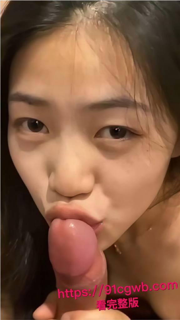 昆明理工大学系花李梦静家中最新私密视频泄密：跪地深喉吸吮肉棒口爆吞精，床上无套爆操骚穴激情颜射！