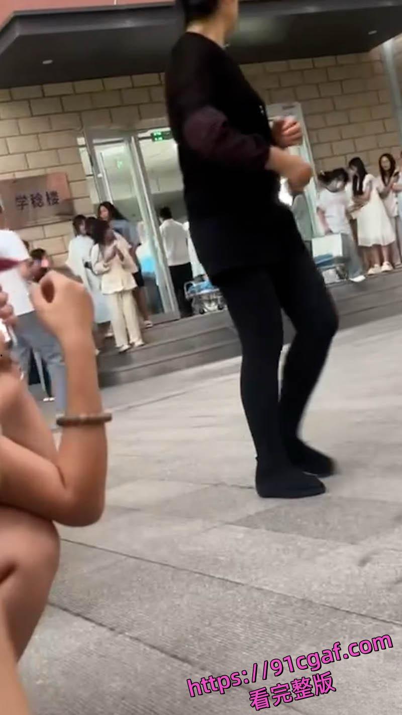 甘肃农大女生宿舍生娃惨剧 大二学姐失血过多命悬一线 救护车狂啸孩子哭嚎-4