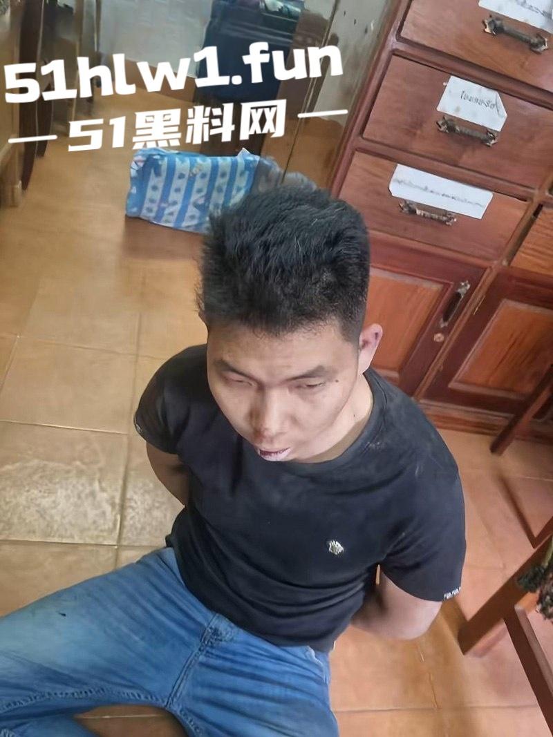 老挝三名中国男子 抢劫琅勃拉邦一家金店 却因摩托车打不着火 被警方当场抓住 真是丢人到国外了-5