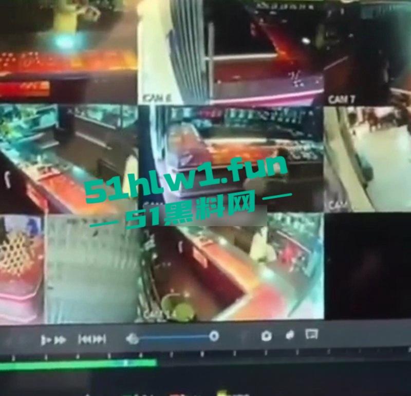 老挝三名中国男子 抢劫琅勃拉邦一家金店 却因摩托车打不着火 被警方当场抓住 真是丢人到国外了-12