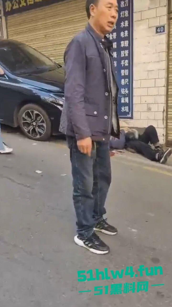 四川女司机驾车失控，撞向路边5名老人导致1死4伤，疑似电车刹车失灵现场视频流出。