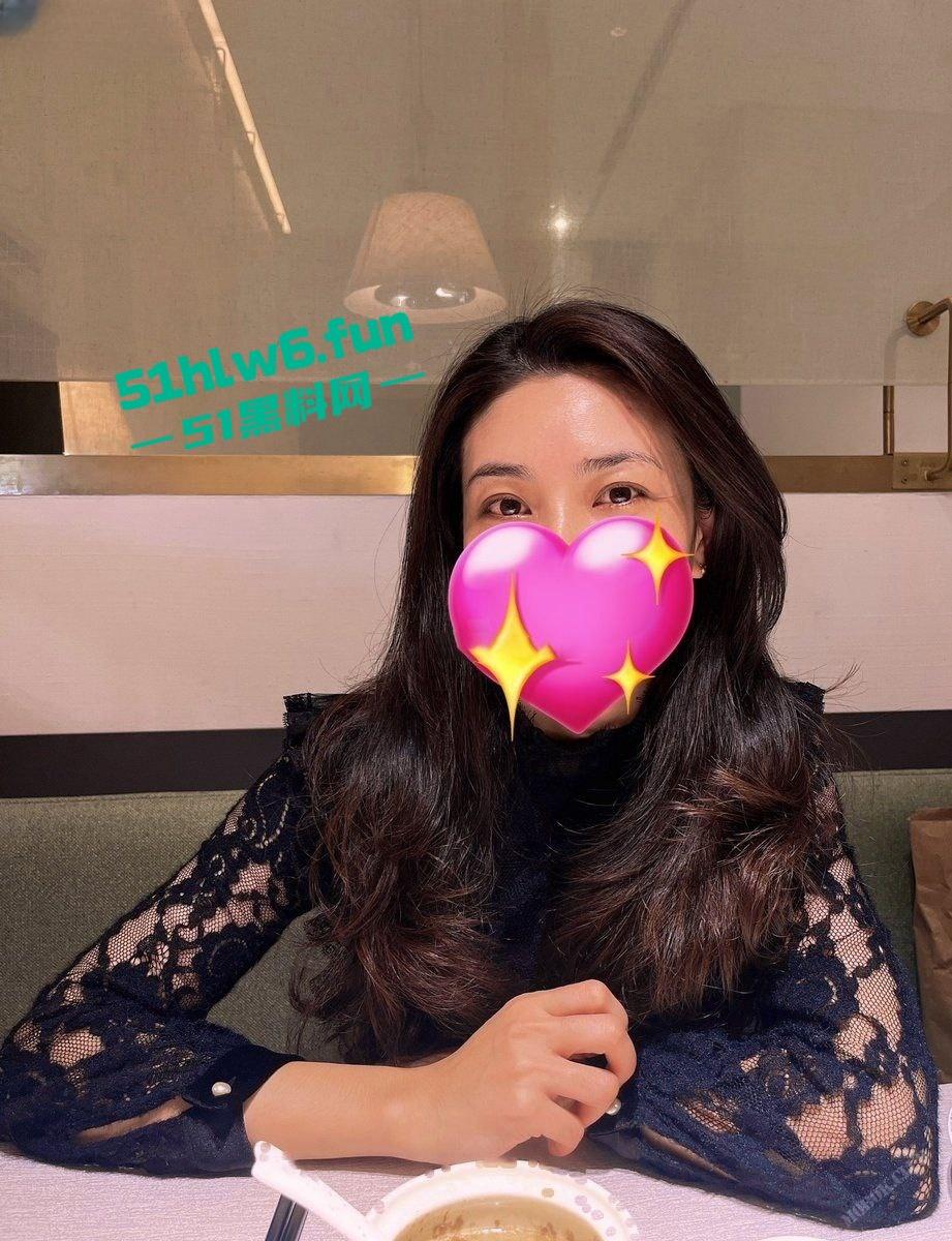 极品御姐人妻【黑森林3P】顶级身材性感少妇，奶大腿长极致诱惑黑丝被单男调教后入。