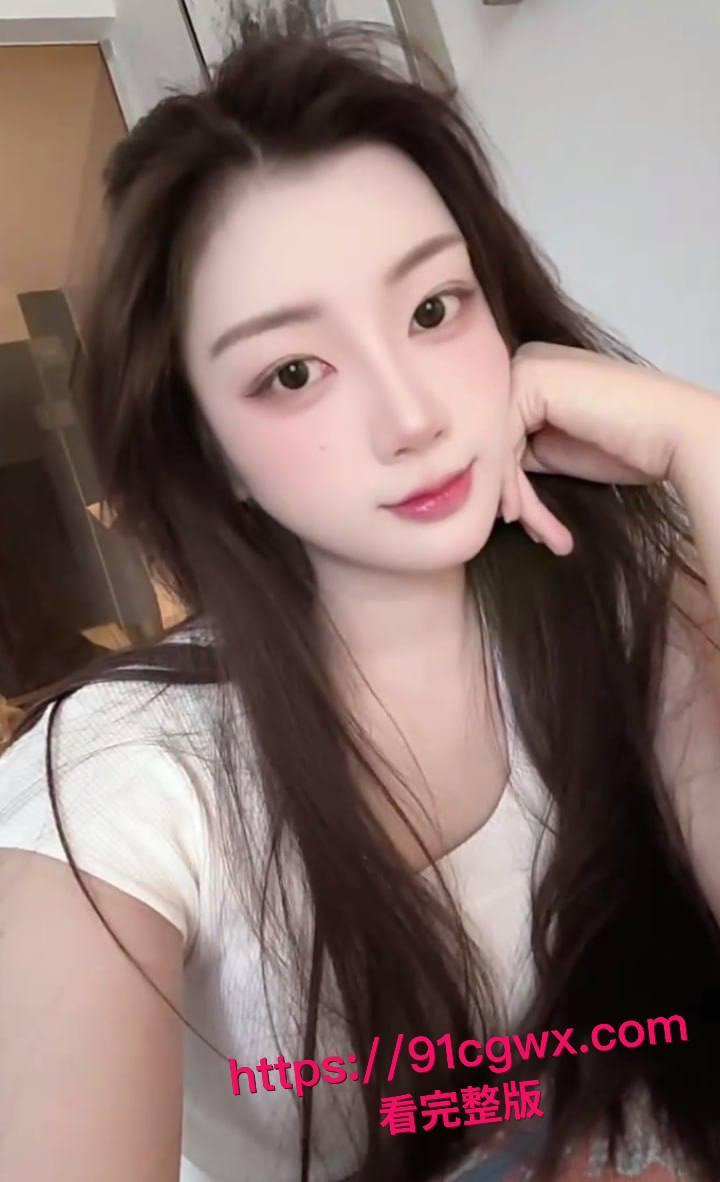 真实3P乱伦黑料曝光！和亲哥酒店双飞嫂子，视频流出兄弟共享肉体狂欢！