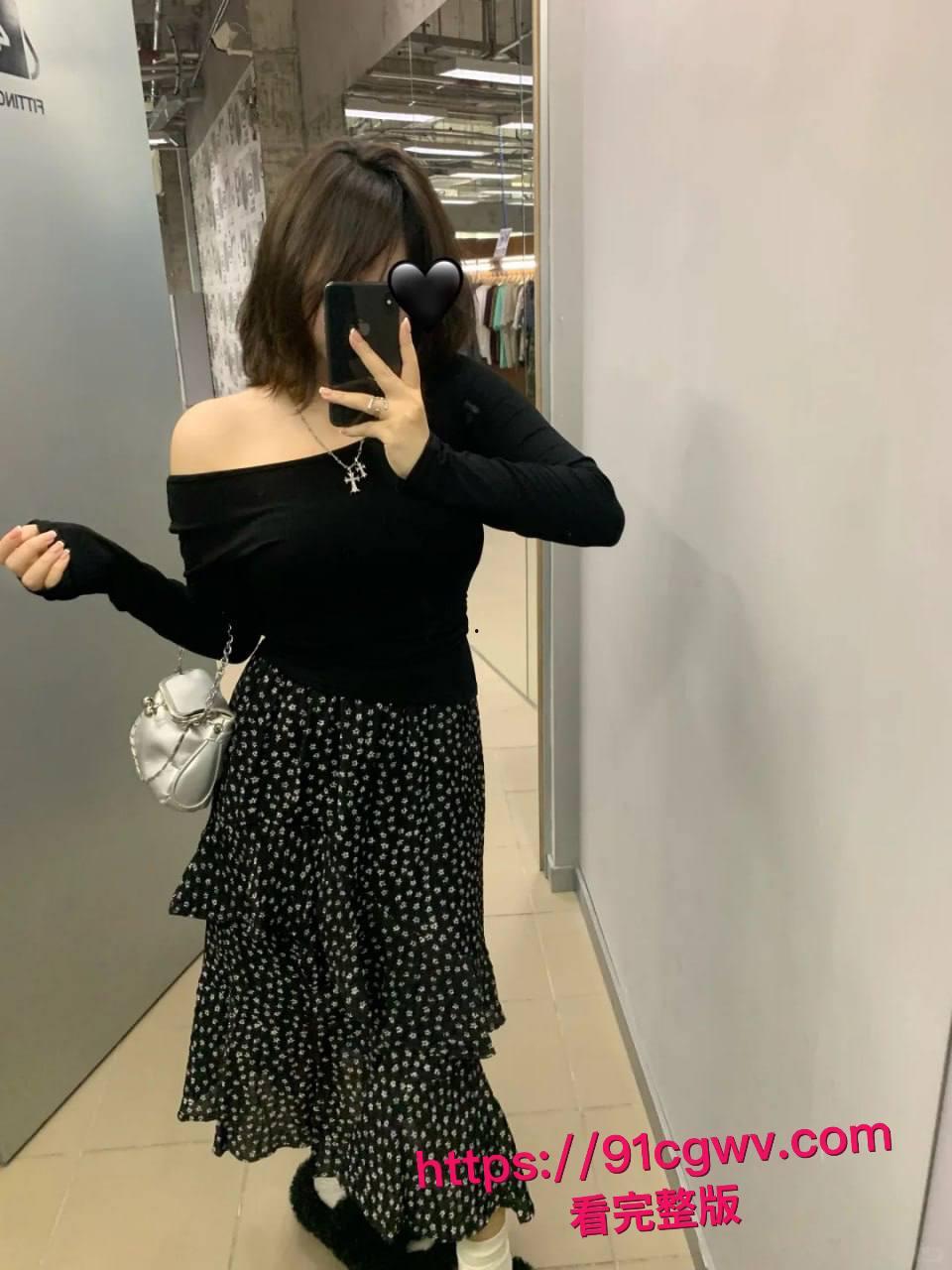 约炮大神zxvipxx爆操短发女神酒店狂欢，红丝情趣内衣散落床边，各种姿势层出不穷，舔逼抠逼干到飞起！