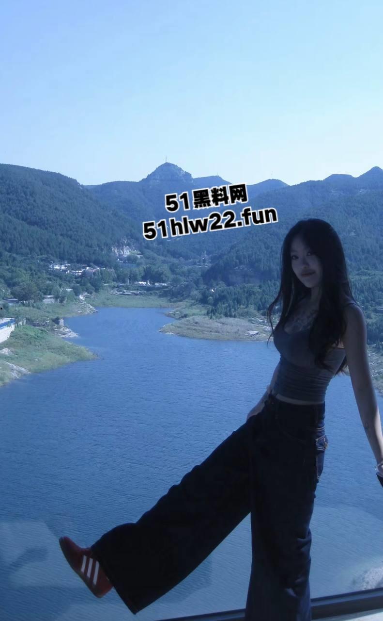 山东寿光高颜值气质名媛【陈雅鑫】和富二代男友性爱视频泄密流出，豪乳嫩逼全露操得浪叫连连太下流。