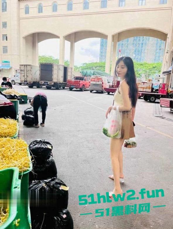 广东美女彩票店主和男友啪啪视频，平常守店孤独寂寞欲望无法发泄和男友做爱骚到不行。-6