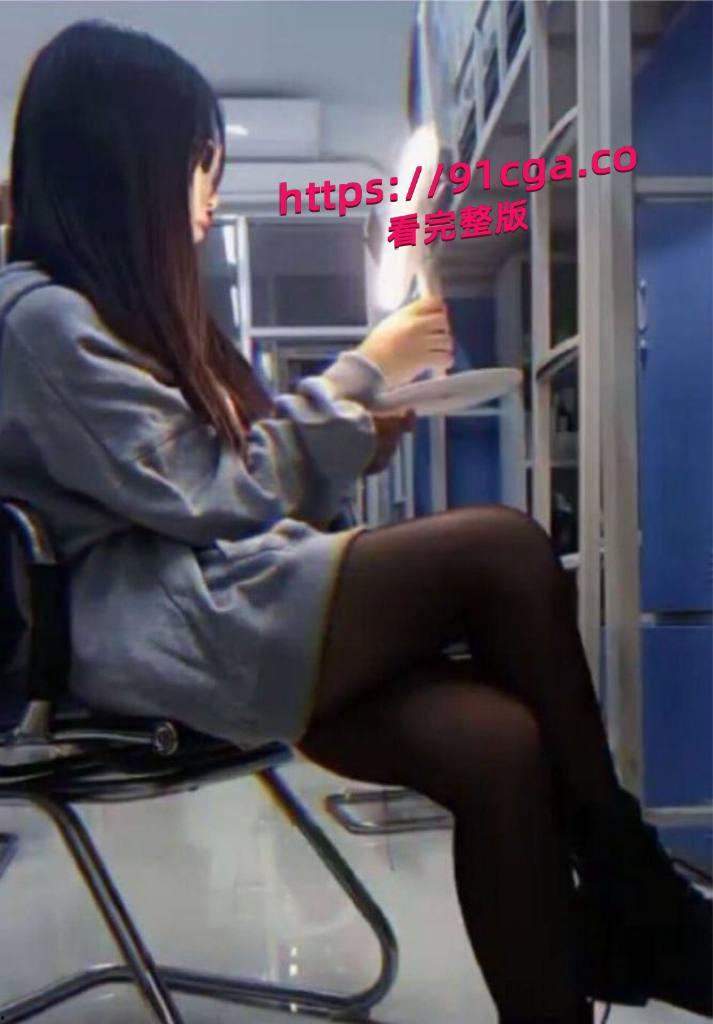 极品幼师于漫 最近是彻底出名了！一堆淫片私拍和裸照被接连爆出，尺度大到炸啊！