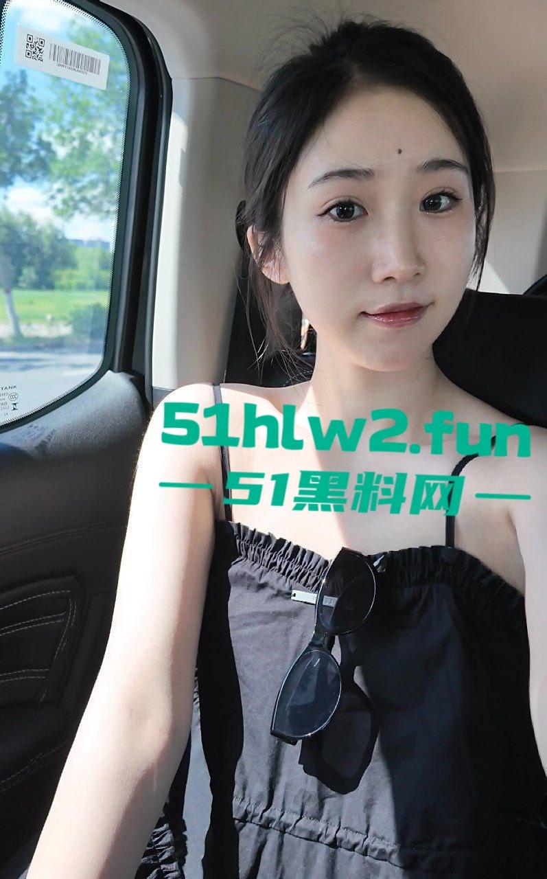 山西眼镜妹【赵悦】白净身材绝了，丝袜一穿，粉嫩小穴一掰开，鸡巴直接硬到天花板！-5