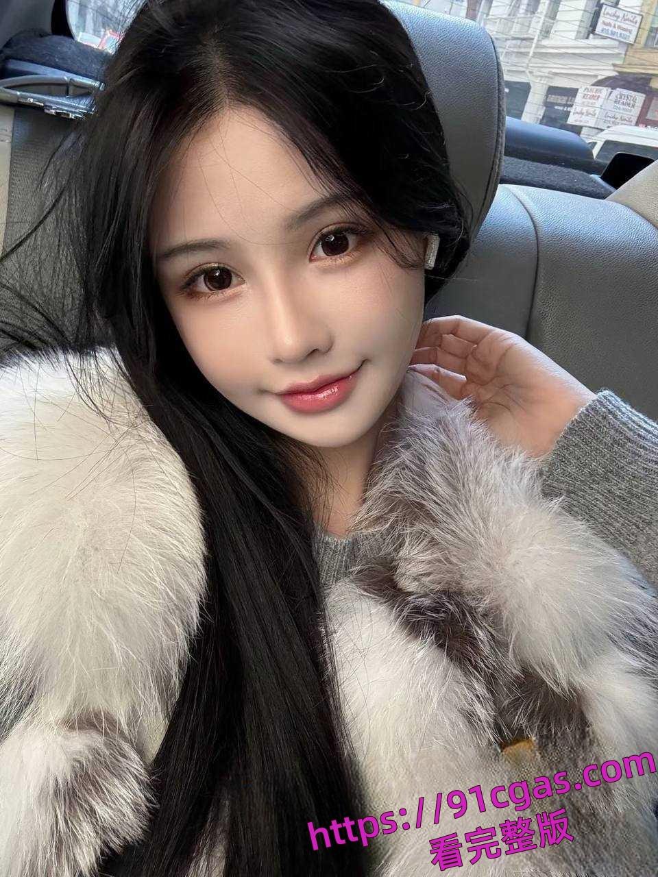 美国LA95后UCR女网红竟是ww上岸！靠着男友的钱在US读书却送逼大哥-4