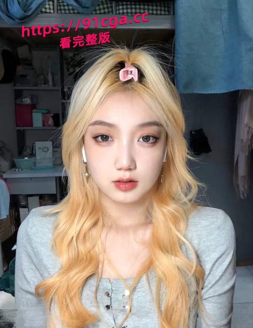 黄发漂亮反差婊肖利琴背着男朋友出去约炮被录制视频威胁，