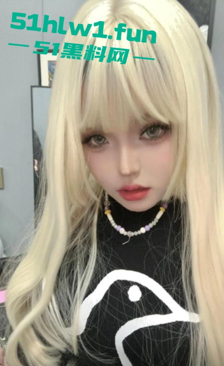 常州精神小妹【费雨心】爆炸性丑闻，一个月换6个男人，射精一床让闺蜜睡，内裤随手扔枕头简直离谱！-13