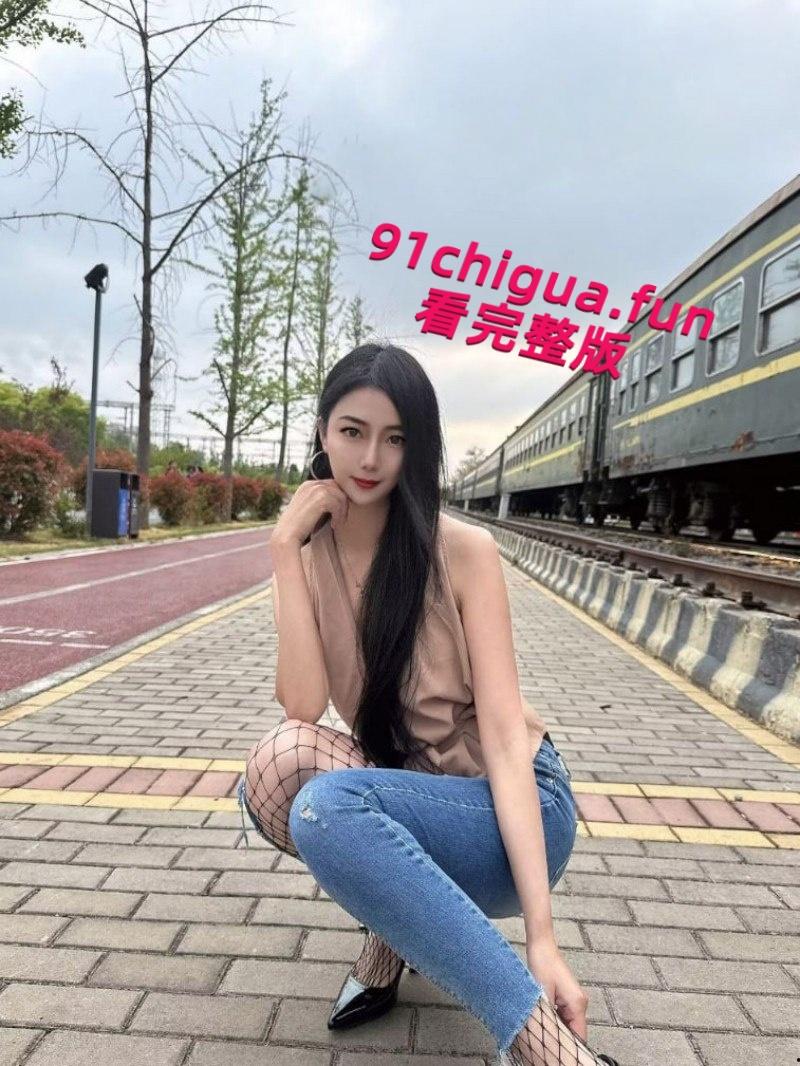 山东菏泽30岁少妇【刘宵雪】离婚后自甘堕落沦为骚鸡，出租屋惨遭金主束缚调教！