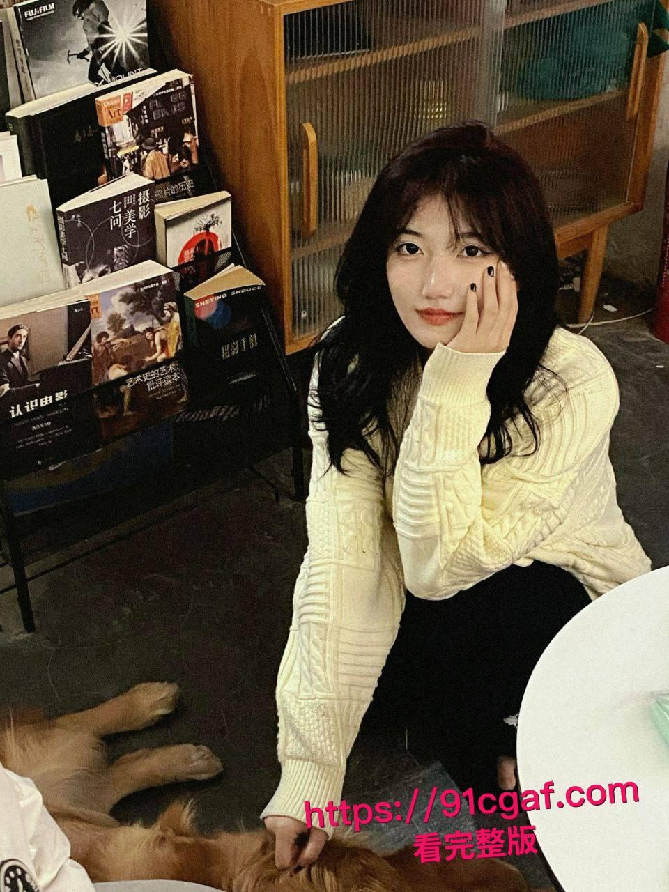 上海外国语大学反差婊 刘圆圆 被金主包养调教视频流出 黑丝开裆裤后入猛捅 被操到浪叫连连！