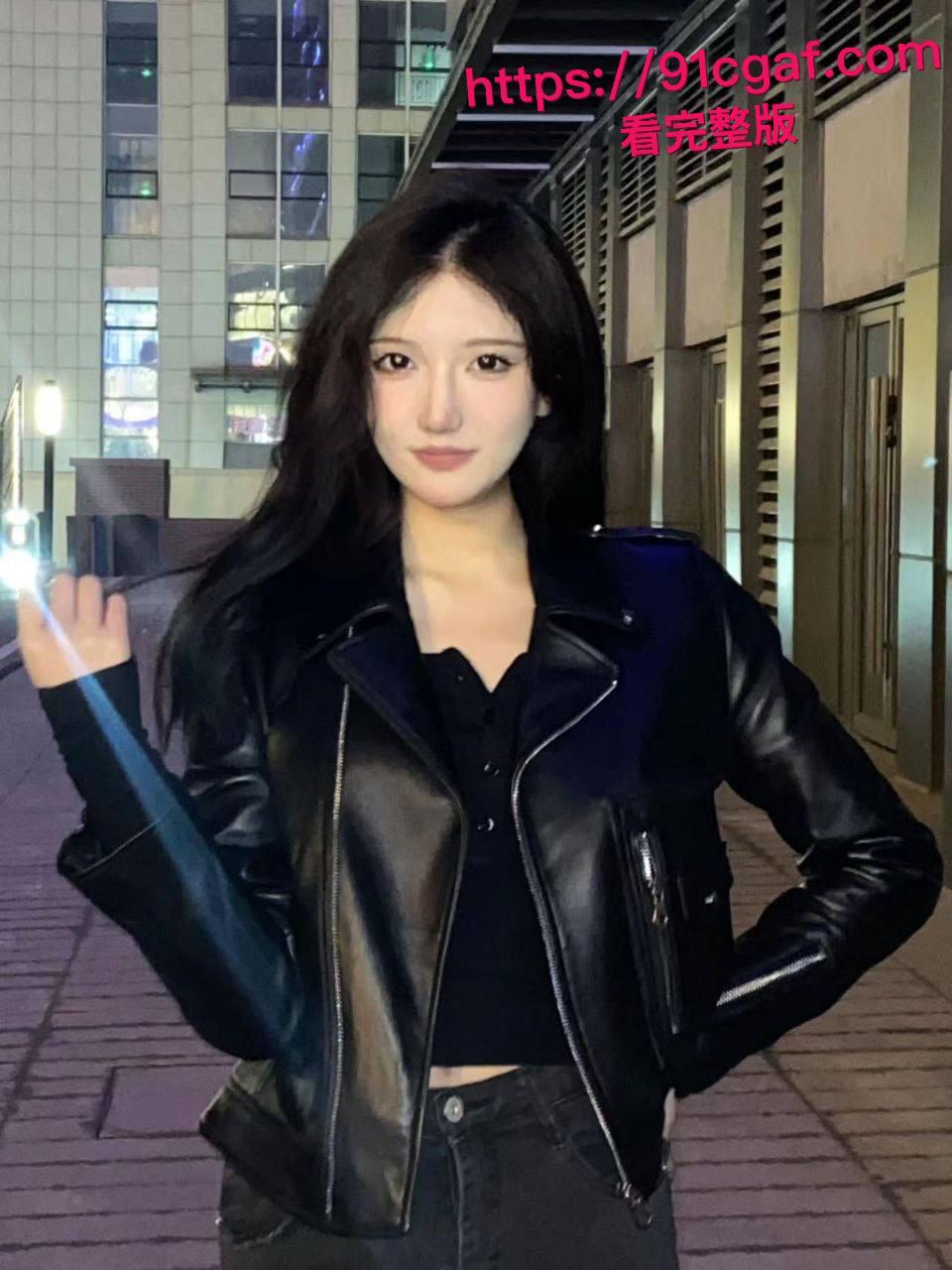 上海外国语大学反差婊 刘圆圆 被金主包养调教视频流出 黑丝开裆裤后入猛捅 被操到浪叫连连！-4