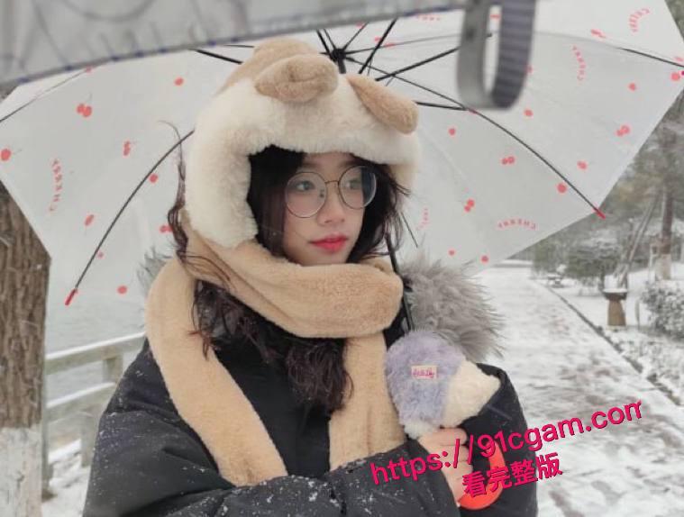 广州女大学生吴萌宿舍性爱自拍 跪地口交后入爆操 被舍友发现直接曝光视频！