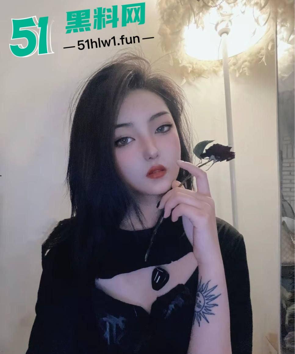 上海颜值天花板小情侣【宁美琴】流出私密视频，高冷女友床上反差惊人，叫床骚到人血压飙升！