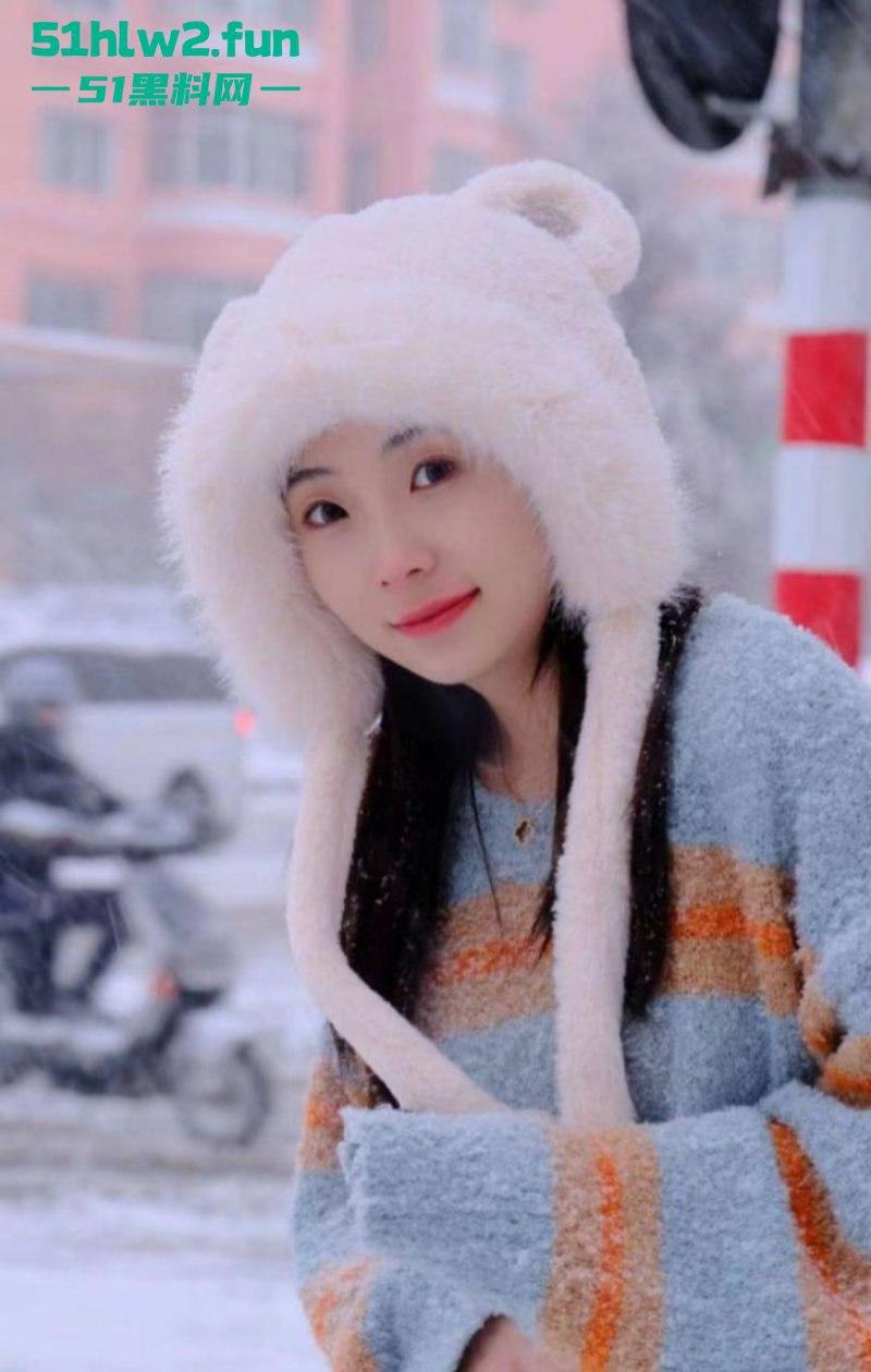 大连师范学院【吴美芳】跟网友裸聊自慰被曝光，人前乖乖女人后反差婊，这下可出名了！