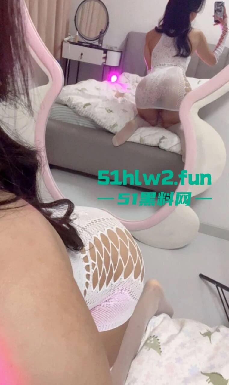 抖音福利姬【黑皮学妹】金主定制私拍流出 年纪轻轻身材竟然这么好 前凸后翘让人看得直流口水！-4