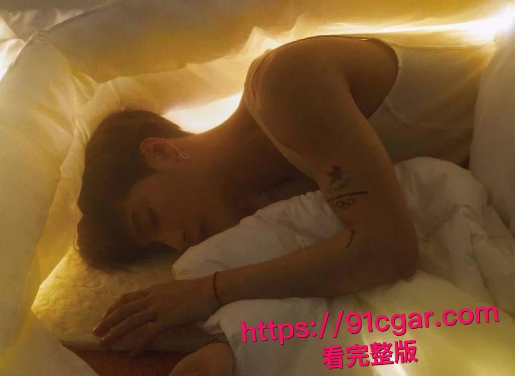 顶流明星 王嘉尔 自曝解决生理需求方式 私生活混乱竟是上海夜店常客 狂欢蹦迪勾搭女粉 床照亲密照全网疯传！-7