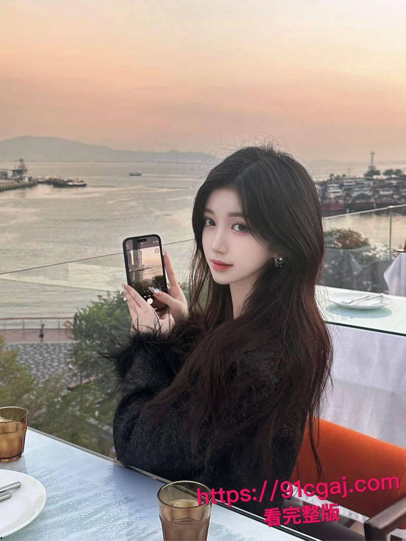 超极品美少女遭渣男泄密视频爆火！嫩白顶级身材主动掰逼求插，渣男大屌狂干成喷水母狗，羡慕死人了！-5