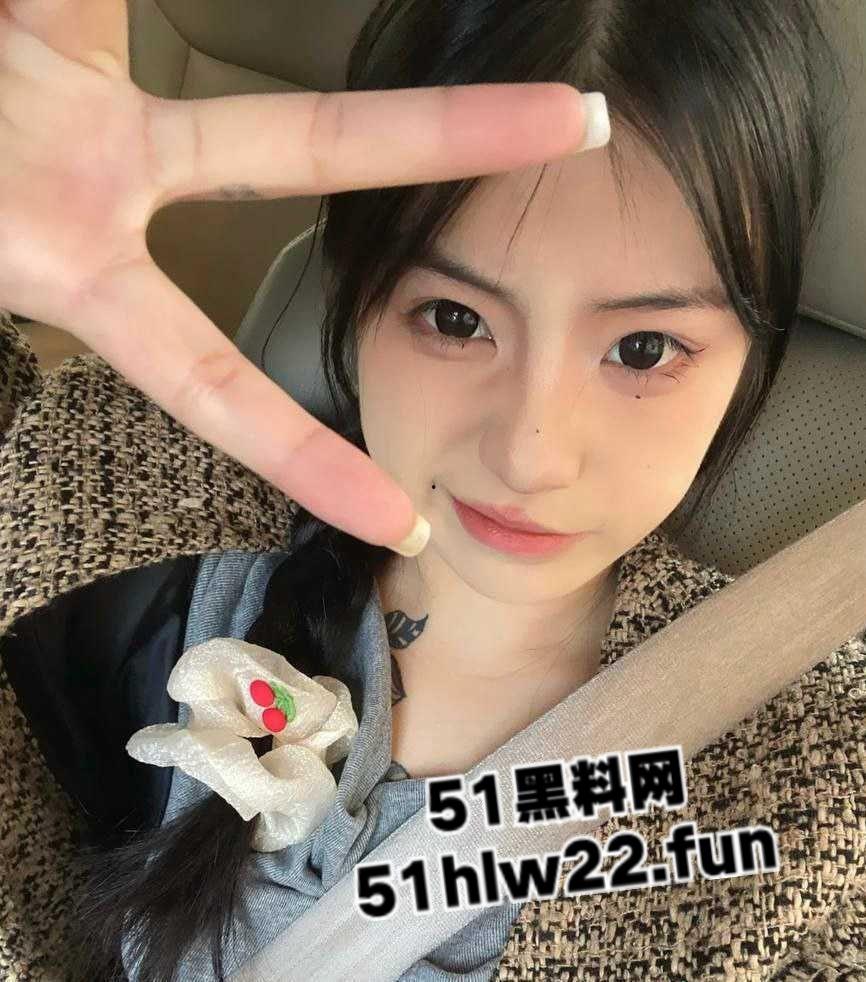 江西纹身小太妹【李妍】被社会大哥带去宾馆一顿输出,黑丝白丝混合穿搭年轻就是无极限。-3