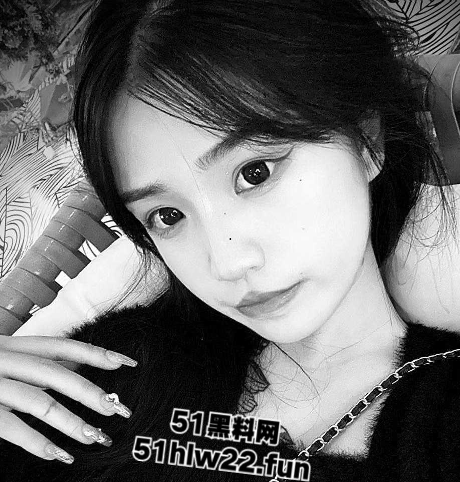 江西纹身小太妹【李妍】被社会大哥带去宾馆一顿输出,黑丝白丝混合穿搭年轻就是无极限。-7