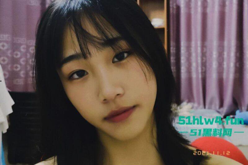 露脸反差学生妹,金主重金定制看似清新单纯的小妹妹,私下极度母狗各种自拍私密处。-4