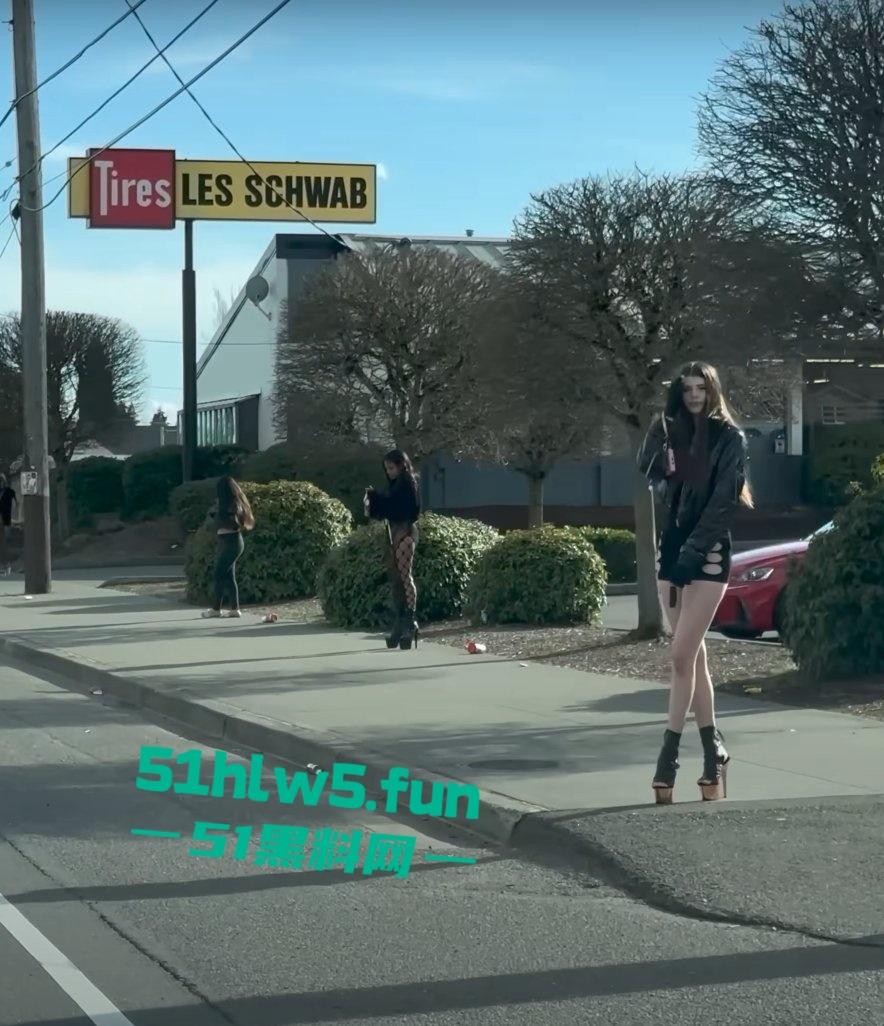 实拍美国西雅图站街女,性感的身姿纤细的美腿诱人的豪乳,各式美女应有尽有。-1