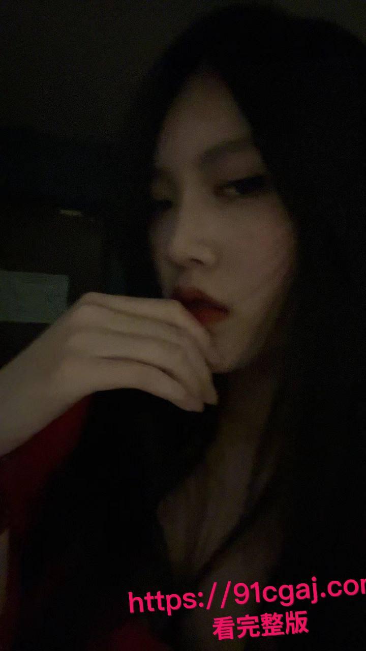 极品嫩穴高三卫校女生爆操视频泄露！小小年纪玩这么野，白丝嫩逼欠操翻天，炮友家狂干喷汁高潮！-1