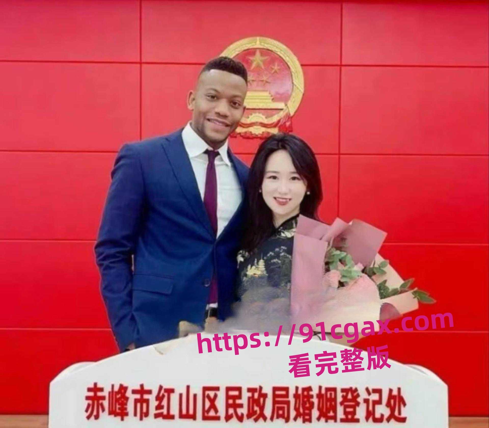 赤峰市媚黑婊与黑人哈尼修成正果,网友:这一屌下去,她家8代都洗不白-3