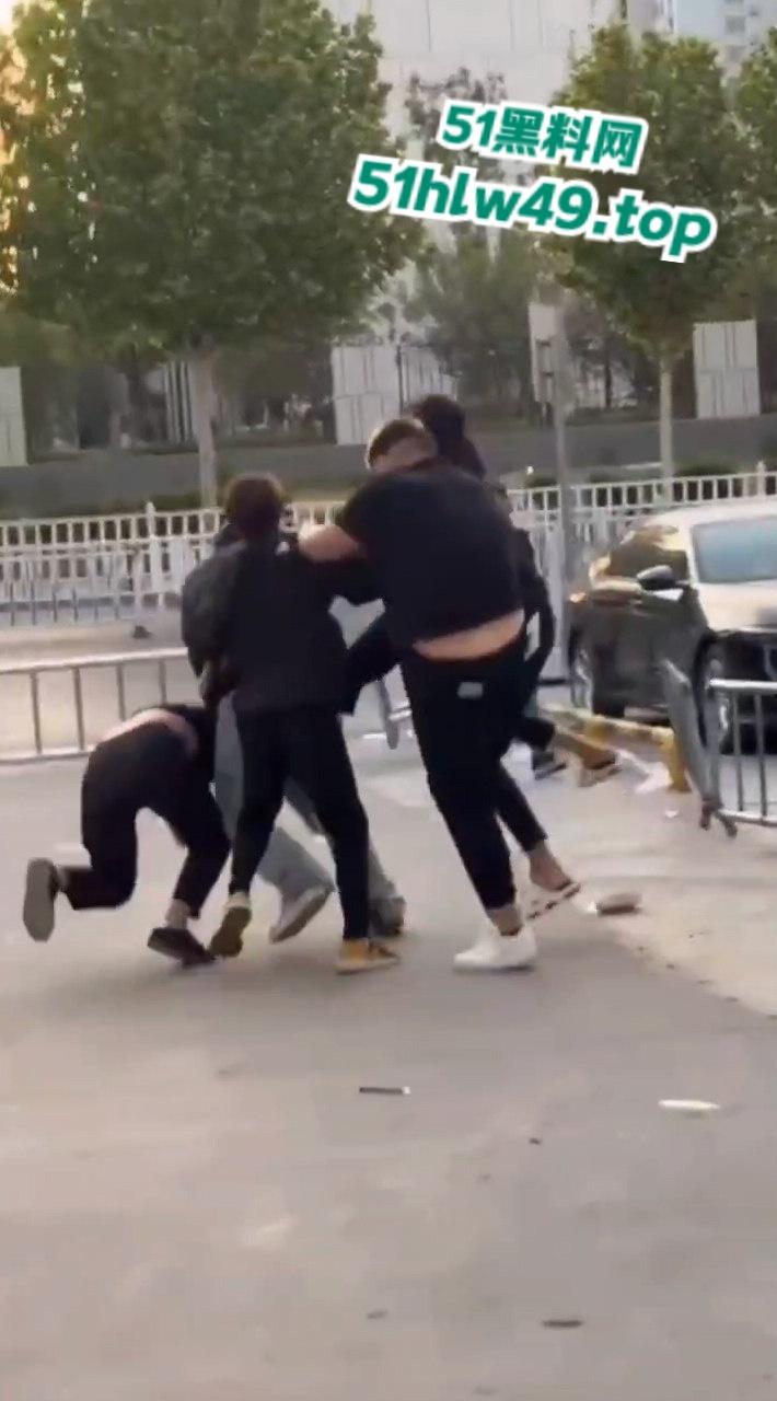 山东泰安万达恶魔团街头斗狠,打死单身小伙,快手流量过万杀人还发视频炫耀。-2