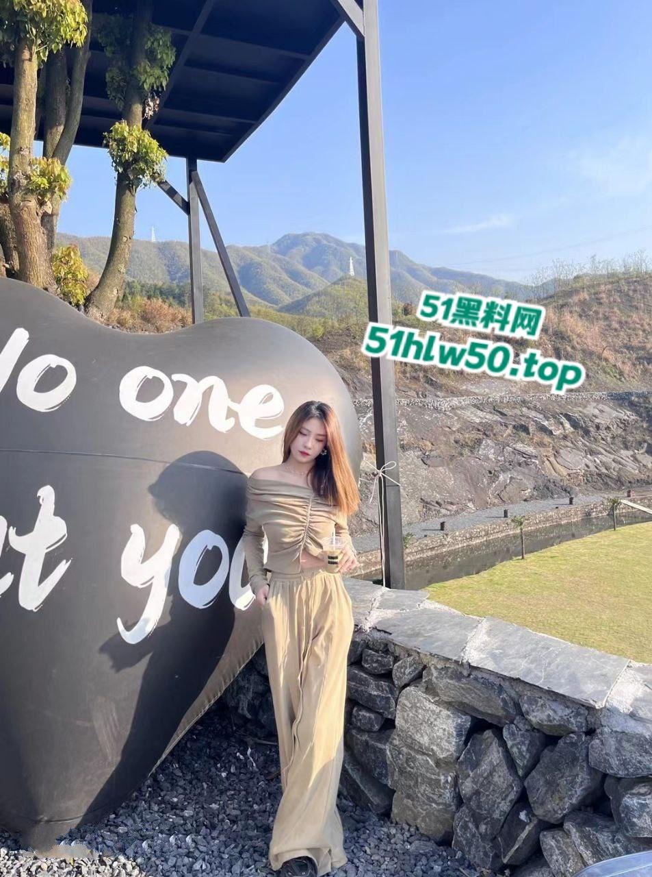 南京第二师范学院【郭美烨】社会纹身男友，各种场合性爱自拍被调教成性奴母狗！-4