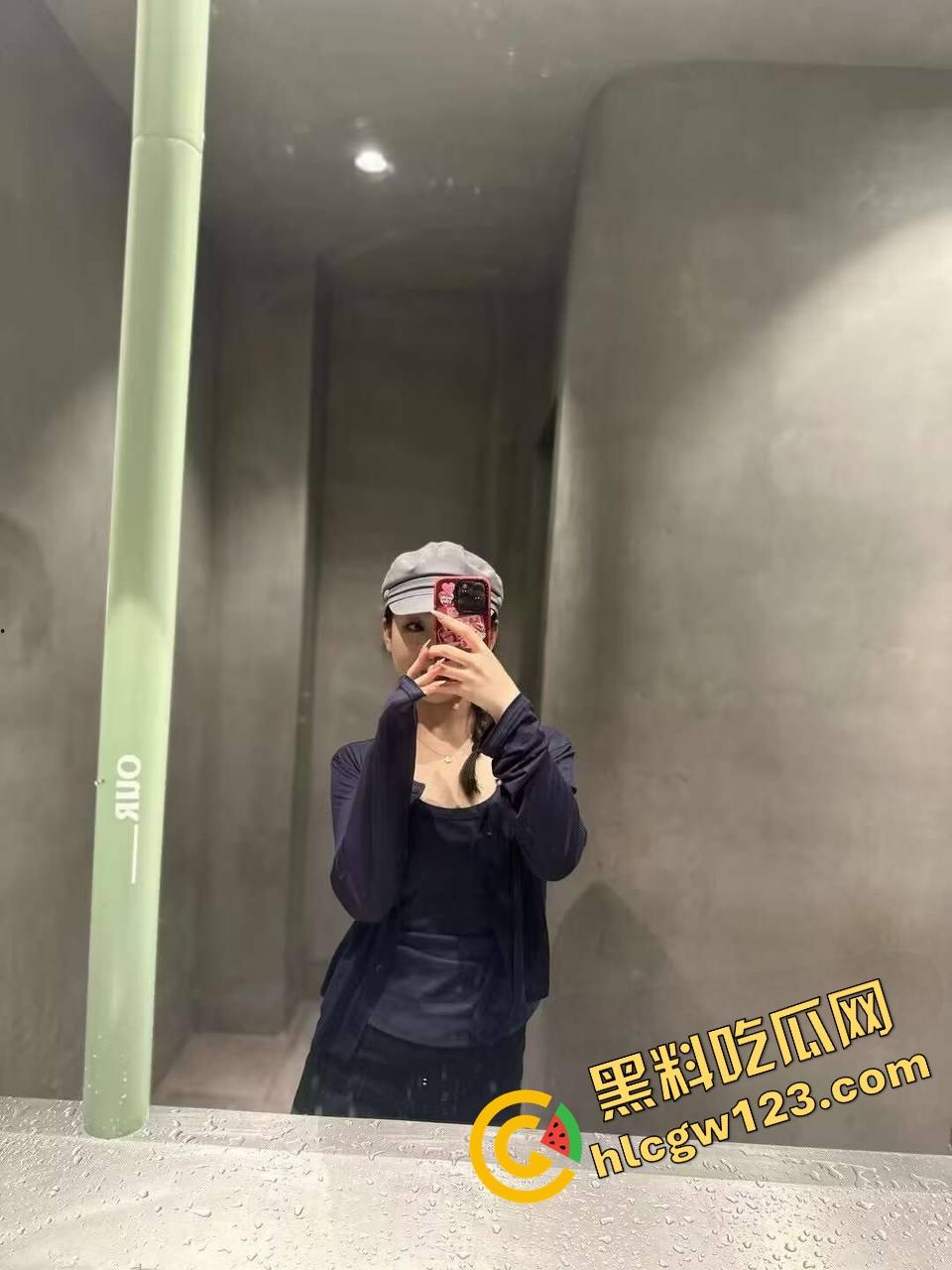 青岛女神【吴雯】表面名媛,私下跪舔金主深喉泪崩,她的喉咙比逼还紧,跪舔的模样比站着还贱!-6