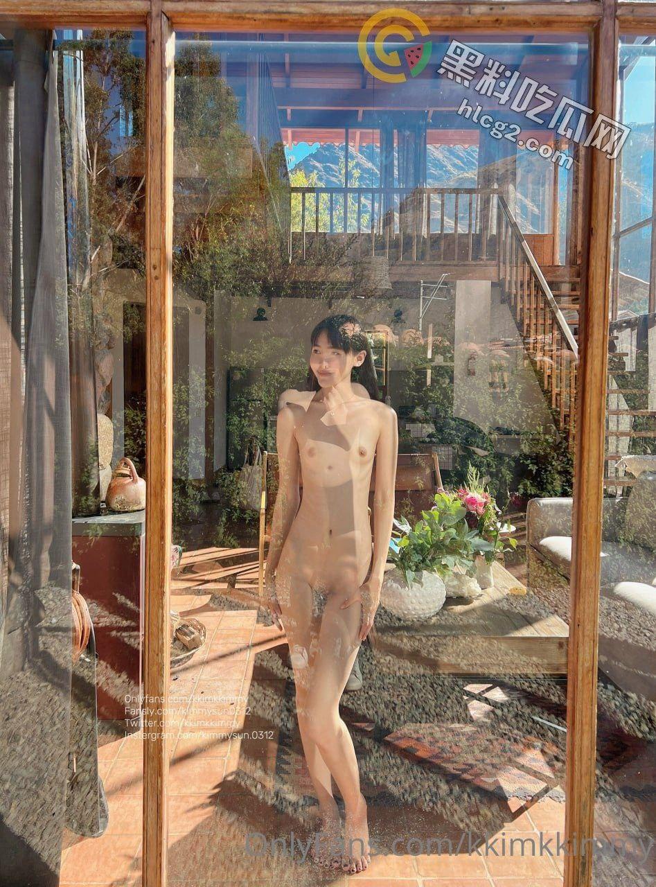 户外露出颜射，黑丝高跟巨乳白虎肥鲍引爆草原，画面刺激超乎想象！-5