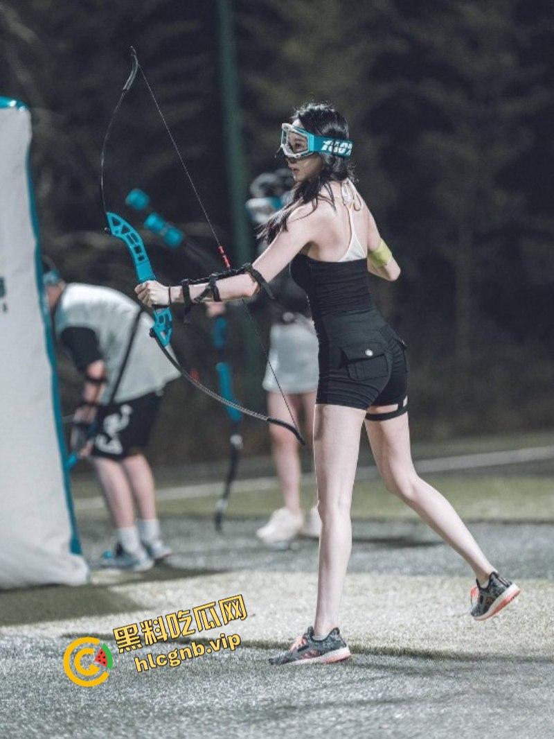 又见新“运动媛”引争议:明为射箭 实钓鱼?-4